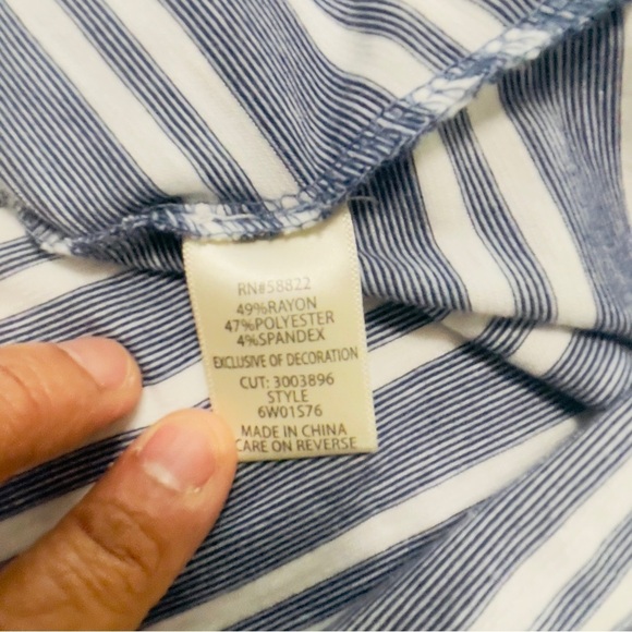 Max Studio Women’s Crochet Front V-Neck Striped Tank Top Size 1X - Picture 7 of 9